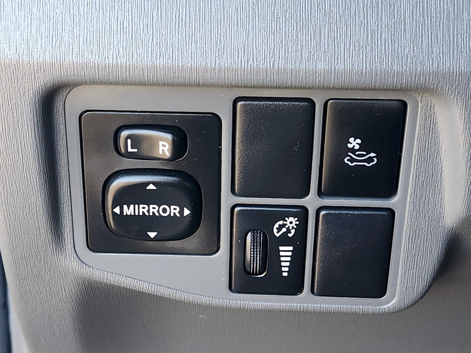 Used 2010 Toyota Prius Four w/ Solar Roof Pkg FWD image 21