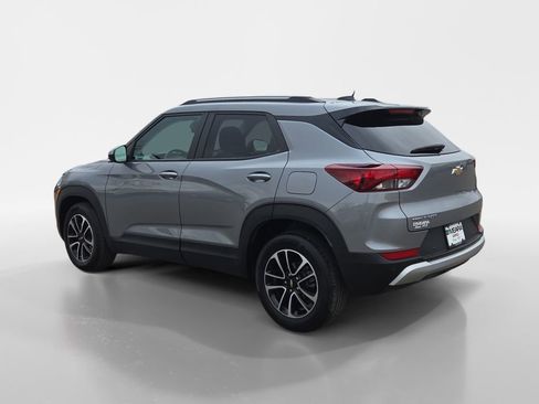 Used 2024 Chevrolet TrailBlazer LT w/ Driver Confidence Package image 3