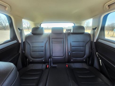 Used 2016 Volkswagen Touareg Sport image 15