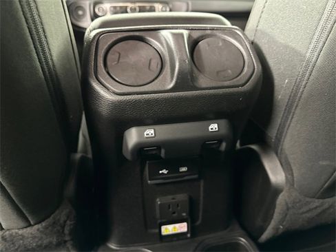 Certified 2020 Jeep Gladiator Overland w/ Cold Weather Group image 17