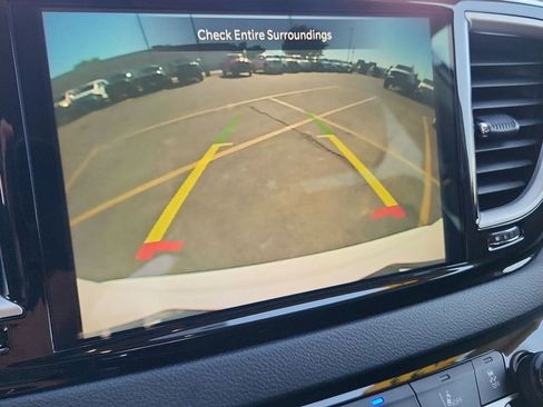 Used 2023 Chrysler Pacifica Touring-L image 26