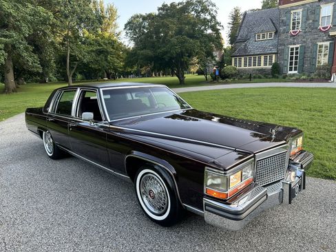 Used 1987 Cadillac Brougham RWD image 2