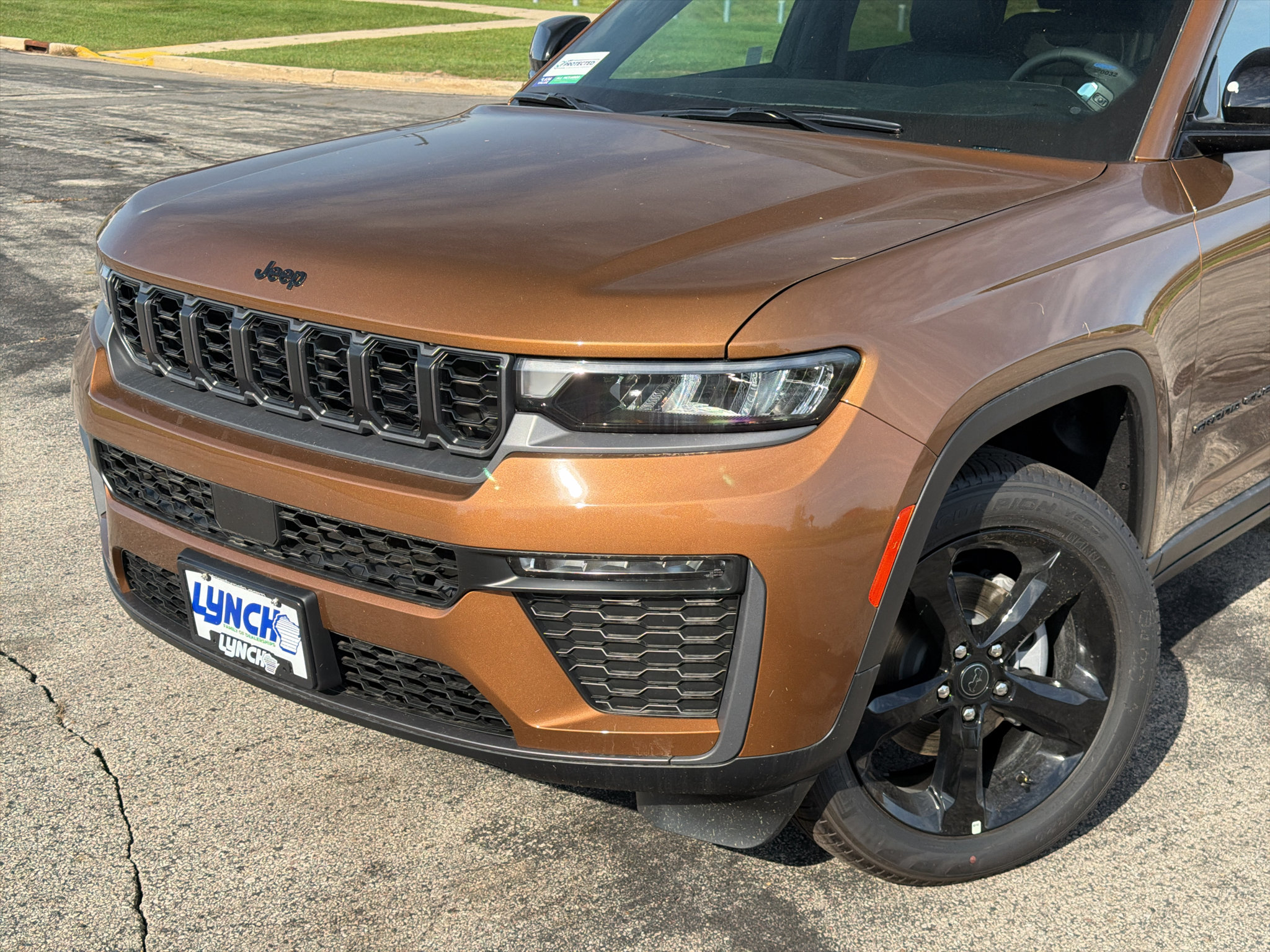 New 2027 Jeep Grand Cherokee Limited w/ Limited Altitude Package AWD/4WD image 8