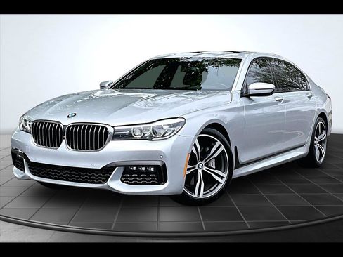 Used 2018 BMW 740i RWD image 1