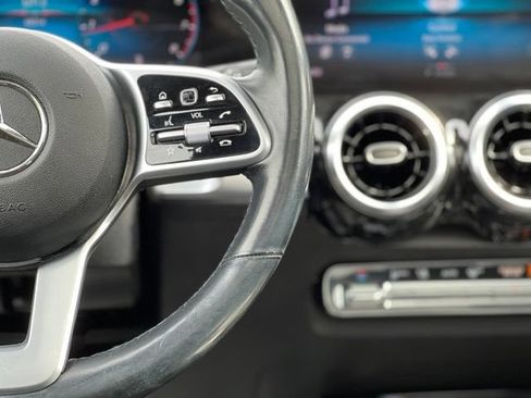 Used 2020 Mercedes-Benz GLB 250 4MATIC w/ Premium Package image 33