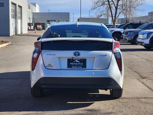 Used 2018 Toyota Prius Four image 11