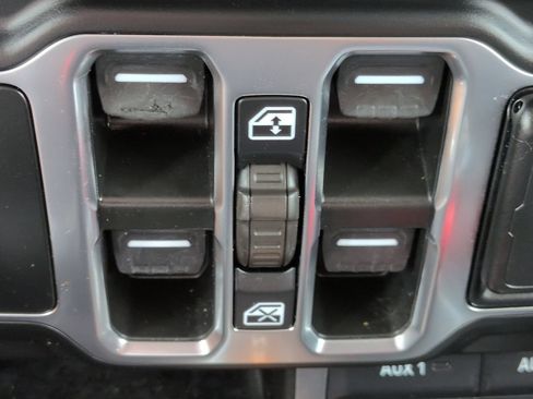 Used 2023 Jeep Wrangler Unlimited Sahara AWD/4WD image 23
