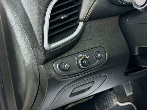 Used 2019 Chevrolet Trax Premier w/ Midnight Edition image 11