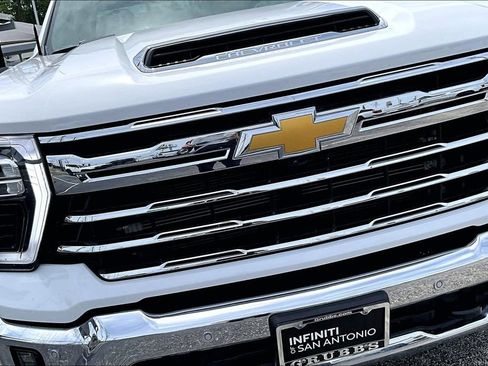 Used 2025 Chevrolet Silverado 2500 LTZ w/ LTZ Convenience Package AWD/4WD image 39