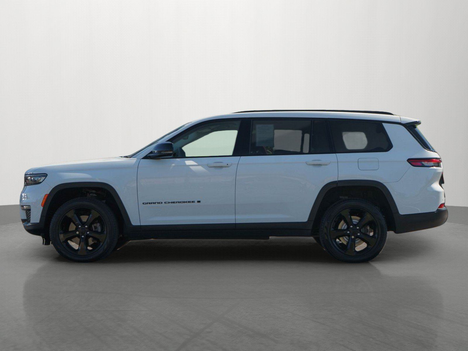 Used 2023 Jeep Grand Cherokee L Limited w/ Black Appearance Package AWD/4WD image 4