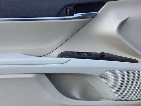 Used 2020 Toyota Camry LE image 12