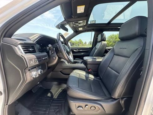 Used 2022 GMC Yukon Denali RWD image 2