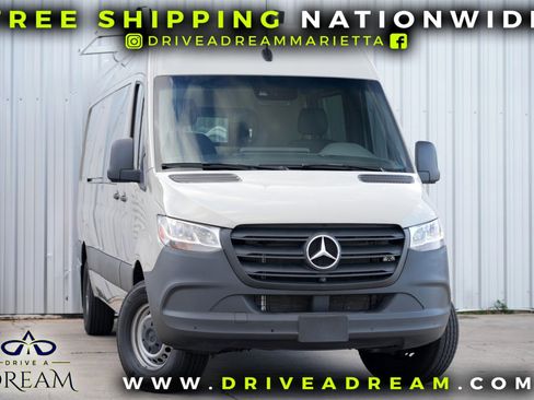 Used 2023 Mercedes-Benz Sprinter 2500 image 2