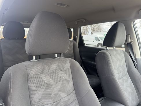 Used 2016 Nissan Rogue SV w/ SV Premium Package image 21