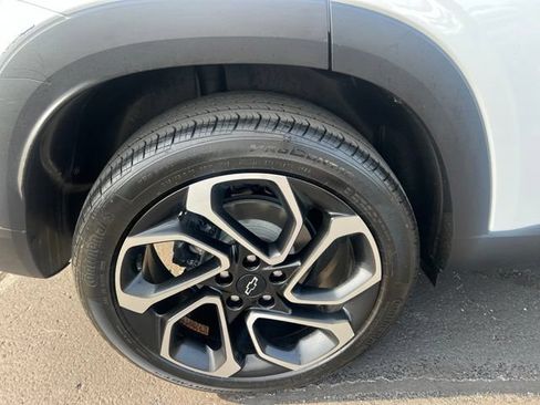 Used 2024 Chevrolet Trax RS w/ Sunroof Package FWD image 5