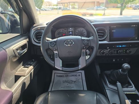 Used 2022 Toyota Tacoma TRD Off-Road w/ TRD Premium Off Road Package AWD/4WD image 12