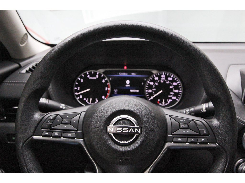 Used 2025 Nissan Sentra SV FWD image 13