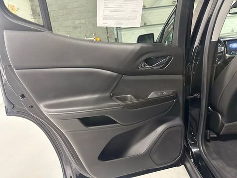 Used 2021 GMC Acadia SLT image 14