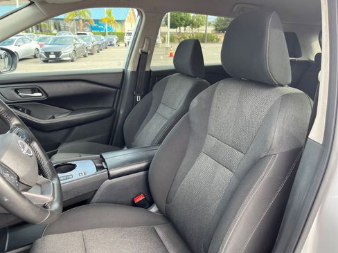 Used 2025 Nissan Rogue SV FWD image 29