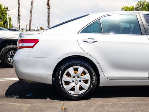 Used 2010 Toyota Camry LE FWD image 5