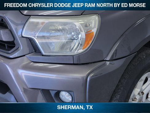 Used 2015 Toyota Tacoma PreRunner w/ SR5 Package RWD image 5