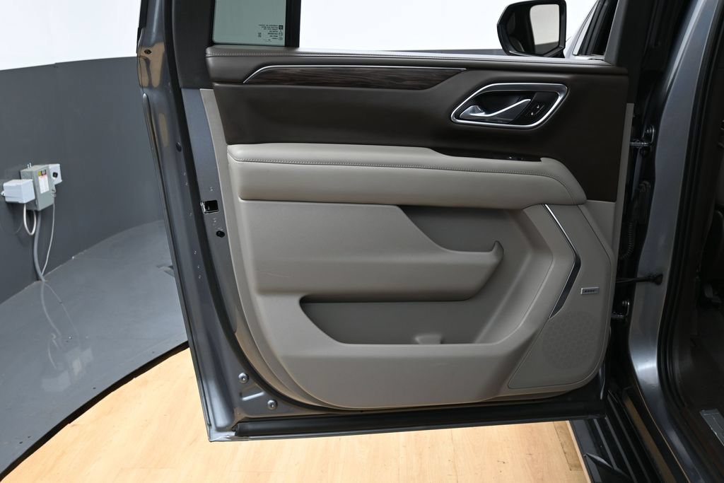 Used 2021 Chevrolet Suburban LT RWD image 40