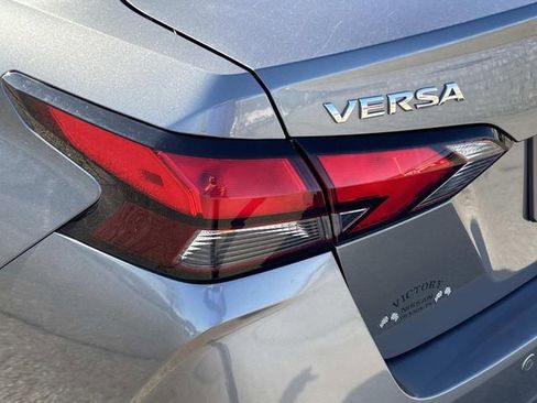 Used 2022 Nissan Versa SV image 12