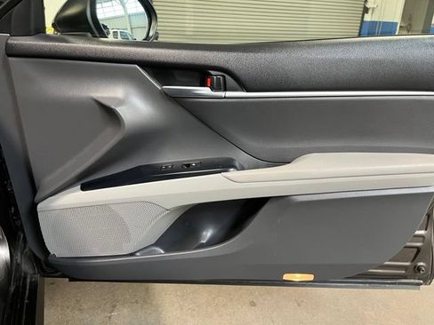 Used 2018 Toyota Camry LE FWD image 11