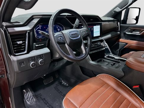 Used 2024 GMC Sierra 2500 Denali Ultimate image 9