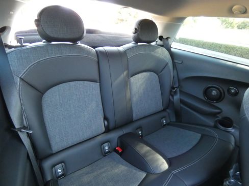 Used 2022 MINI Cooper SE image 39