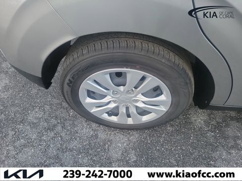 Certified 2023 Kia Soul LX FWD image 9
