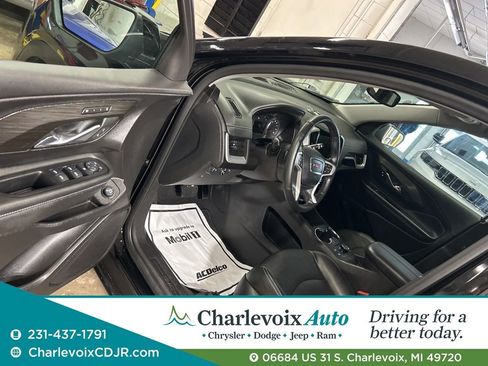 Used 2024 GMC Terrain SLT AWD/4WD image 1