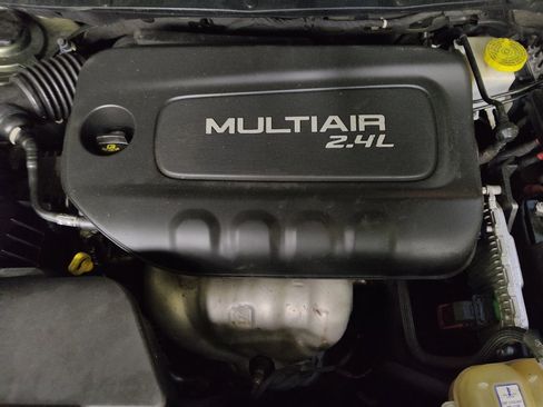 Used 2019 Jeep Cherokee Latitude w/ Popular Appearance Group AWD/4WD image 30