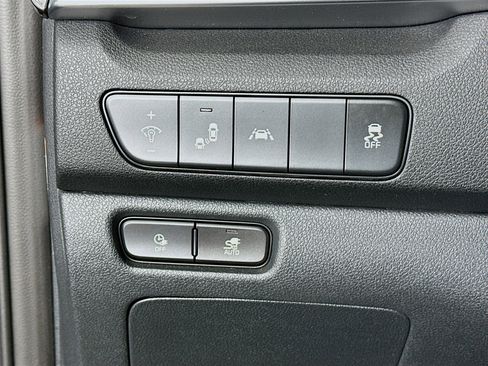 Used 2022 Kia Niro EX image 17