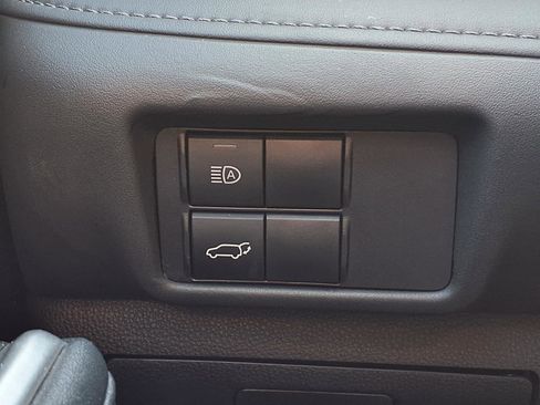 Used 2021 Toyota Highlander XLE AWD/4WD image 15