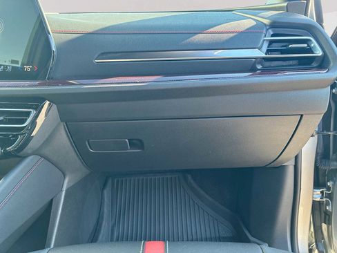 Certified 2025 Chevrolet Traverse RS image 30