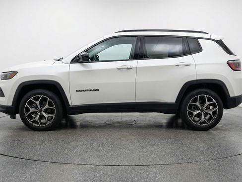 Used 2025 Jeep Compass Limited image 5