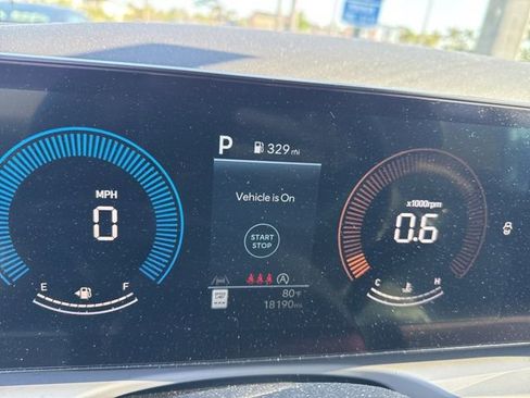 Used 2025 Hyundai Tucson SEL image 1