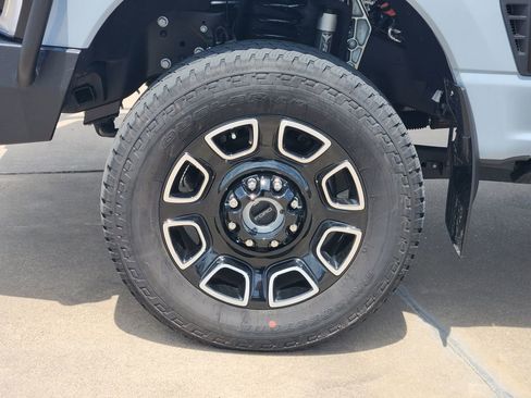 Certified 2026 Ford F250 Platinum AWD/4WD image 10