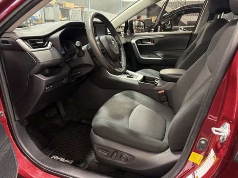 Used 2019 Toyota RAV4 XLE image 3