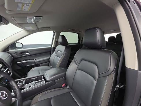 Used 2025 Nissan Pathfinder SL image 43