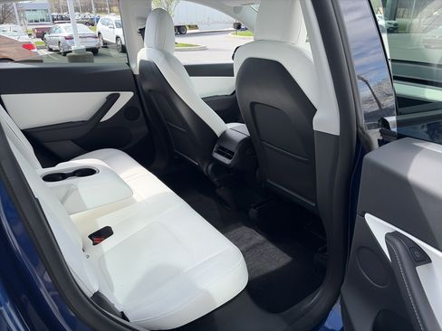 Used 2022 Tesla Model Y Long Range AWD/4WD image 26