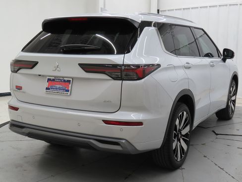 New 2026 Mitsubishi Outlander SEL FWD image 3