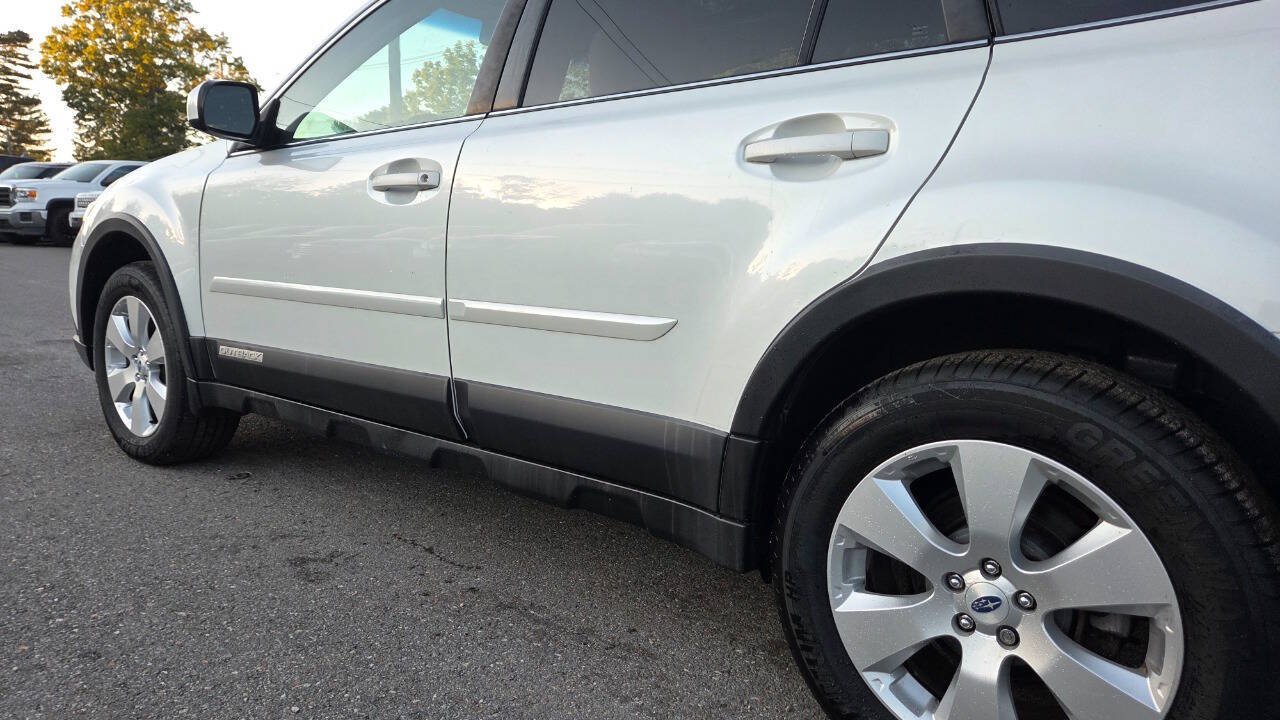 Used 2012 Subaru Outback 2.5i Limited AWD/4WD image 9