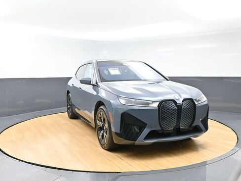 Used 2022 BMW iX xDrive50 w/ Premium Package AWD/4WD image 3
