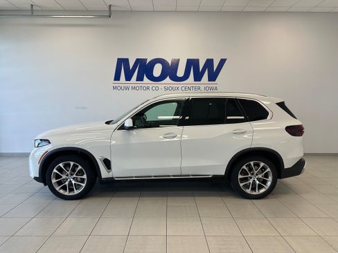 Used 2024 BMW X5 xDrive40i w/ Premium Package AWD/4WD image 1