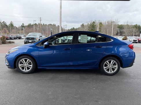Used 2018 Chevrolet Cruze LT w/ Convenience Package FWD image 8