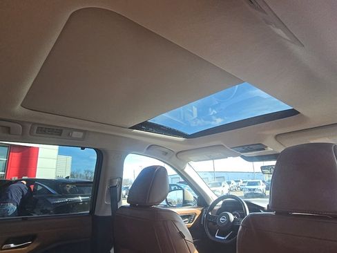 Used 2024 Nissan Pathfinder Platinum w/ Cargo Package image 33