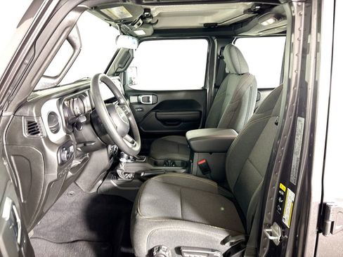 Used 2025 Jeep Wrangler Sport image 11