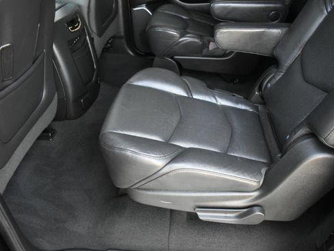 Used 2020 Cadillac Escalade ESV Premium Luxury image 25